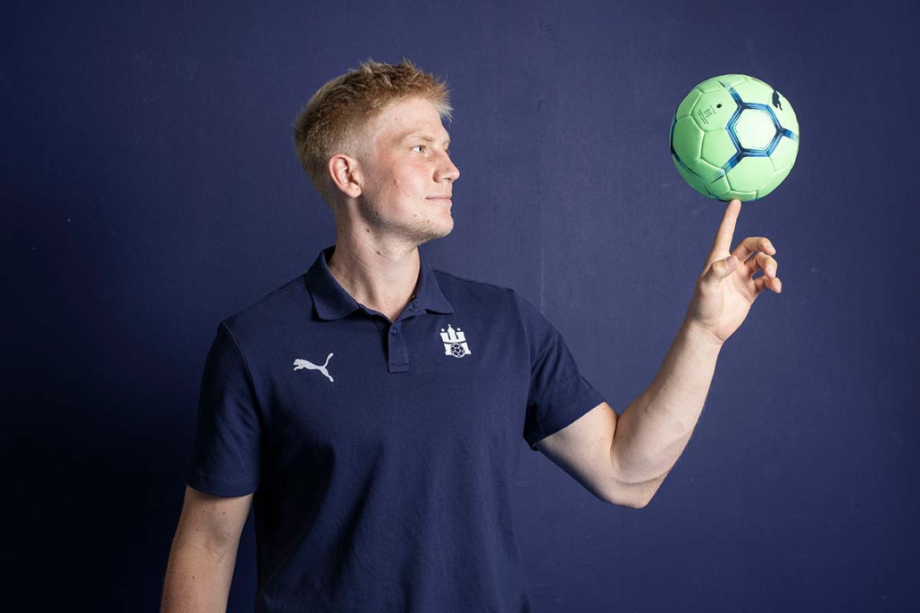 FrederikBoAndersenmitBall Handball Sport Verein Hamburg